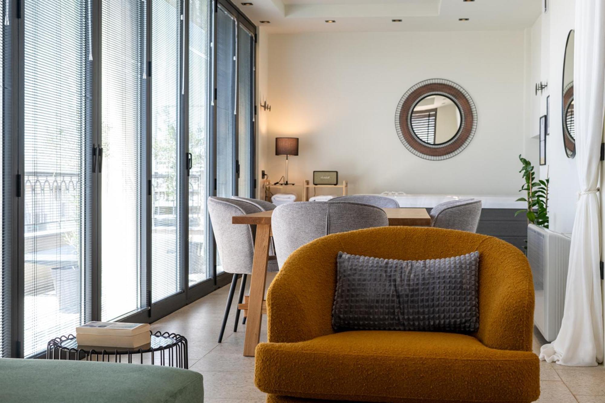Evripidou 7 - Kalamata Mediterranean Suites Habitación foto